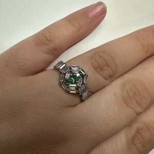 Elegant Silver and Green Gemstone Ring
